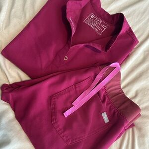 FIGS scrub set